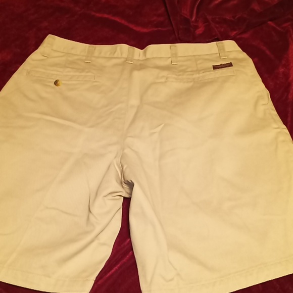 Timber Creek by Wrangler 4 pocket Mens beige shorts - Picture 2 of 3